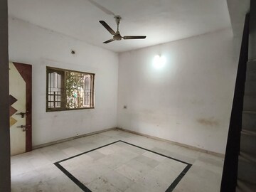 Room in 3 BHK Independent House at New Sama – for Rent
