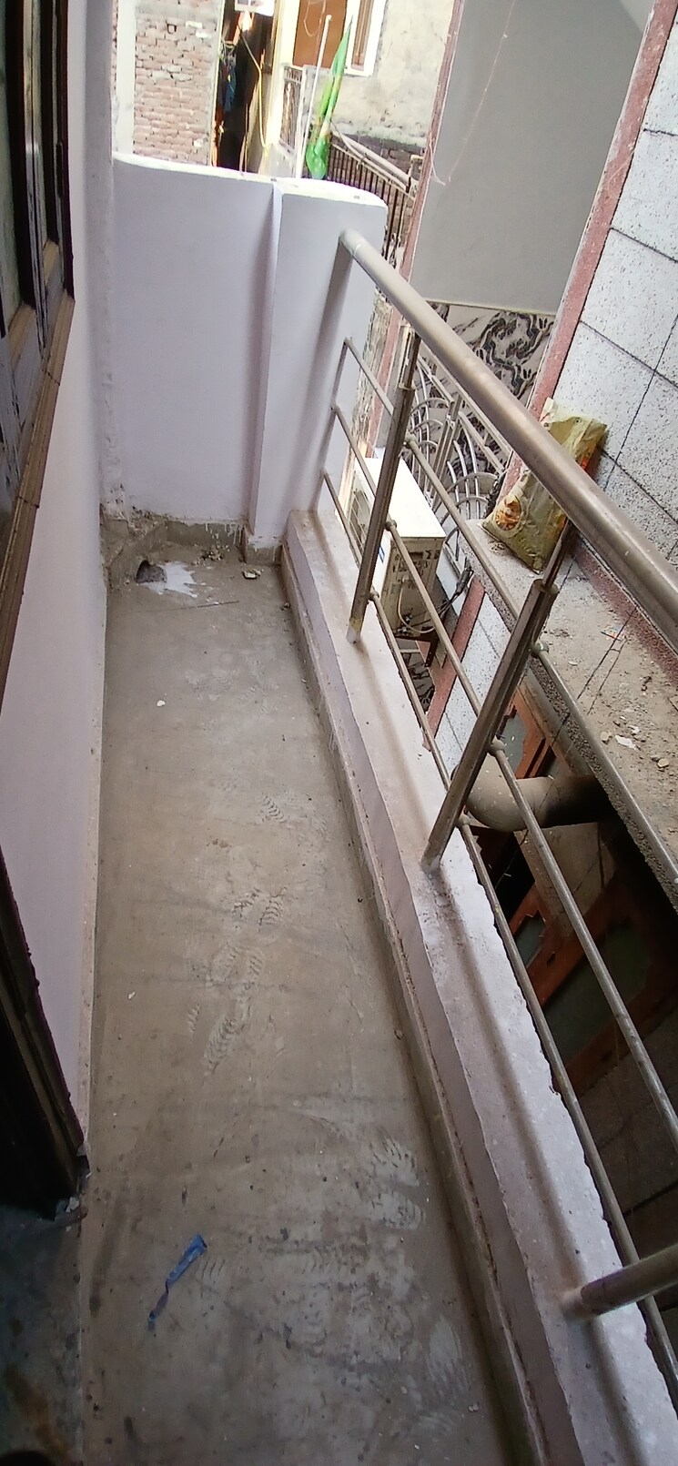 Balcony, jogabai extension 2 Bedroom 450 Sq.Ft. Apartment In Jogabai Extension Delhi 8119257