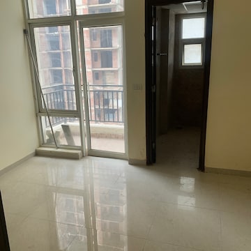 Room in 3 BHK Apartment at Omaxe R2, Sarsawan – for Sale