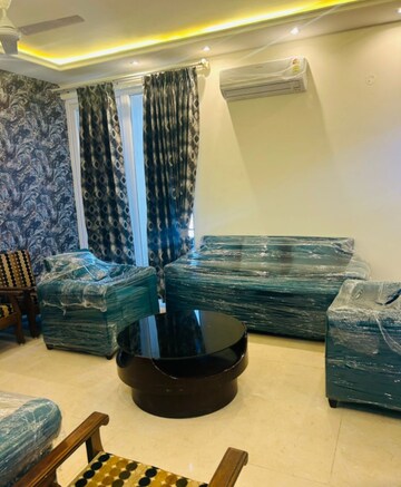 Living Room in 3 BHK Builder Floor at Vip Road – for Rent