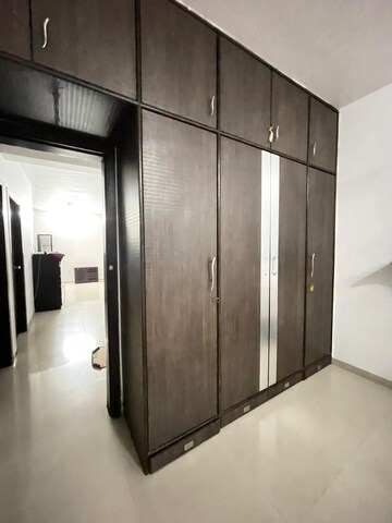 Room in 3 BHK Apartment at Oberoi Realty Exquisite, Goregaon East – for Rent