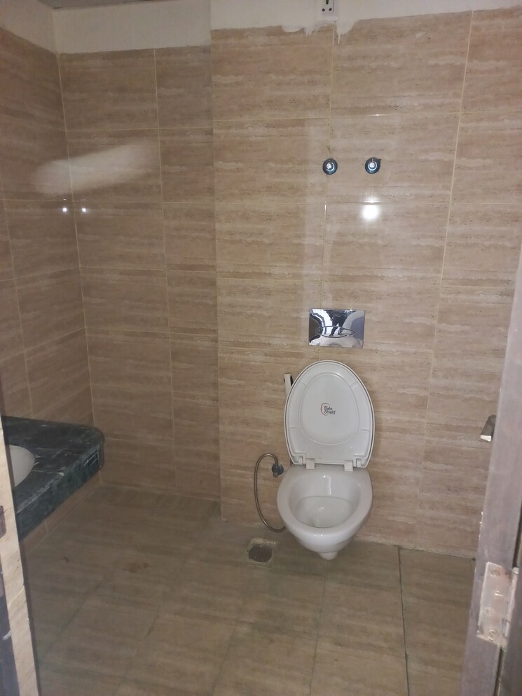 Bathroom, bptp-discovery-park 2 Bedroom 804 Sq.Ft. Apartment In Sector 80 Faridabad 8119325