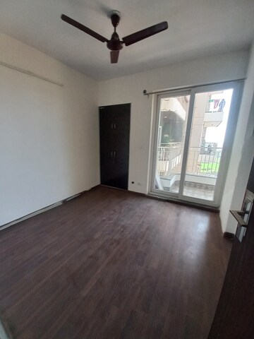 Furnished Amenities in 3 BHK Apartment at BPTP Discovery Park, Sector 80 – for Rent