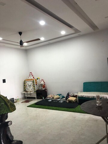 Living Room in 3 BHK Builder Floor at Sector 23 – for Rent