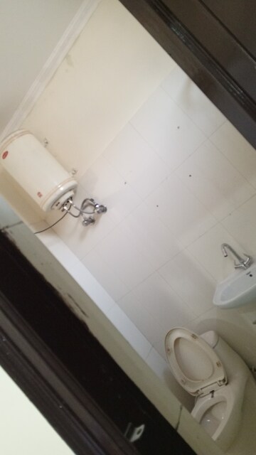 Bathroom in 3 BHK Builder Floor at Unitech Cyber Park, Sector 39 – for Rent