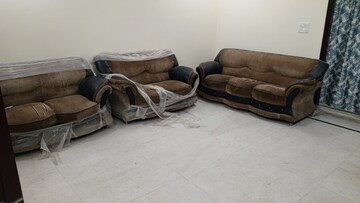 Parking in 3 BHK Builder Floor at Unitech Cyber Park, Sector 39 – for Rent