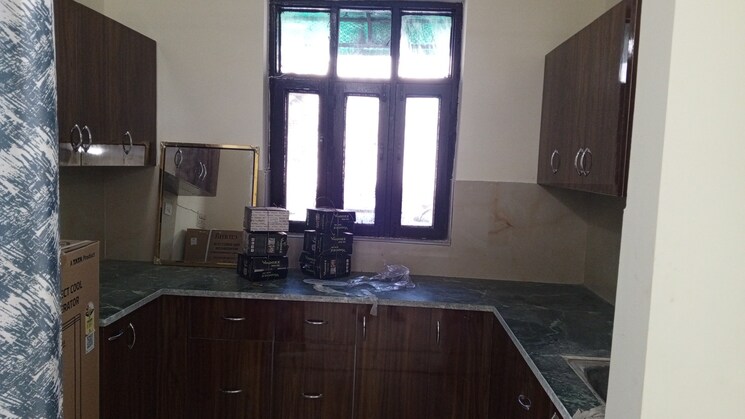 Kitchen, unitech-cyber-park 3 Bedroom 300 Sq.Ft. Builder Floor In Sector 39 Gurgaon 8119373