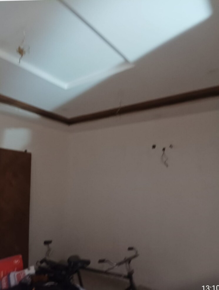 Room, ambala highway 4 Bedroom 135 Sq.Yd. Independent House In Ambala Highway Zirakpur 8119375