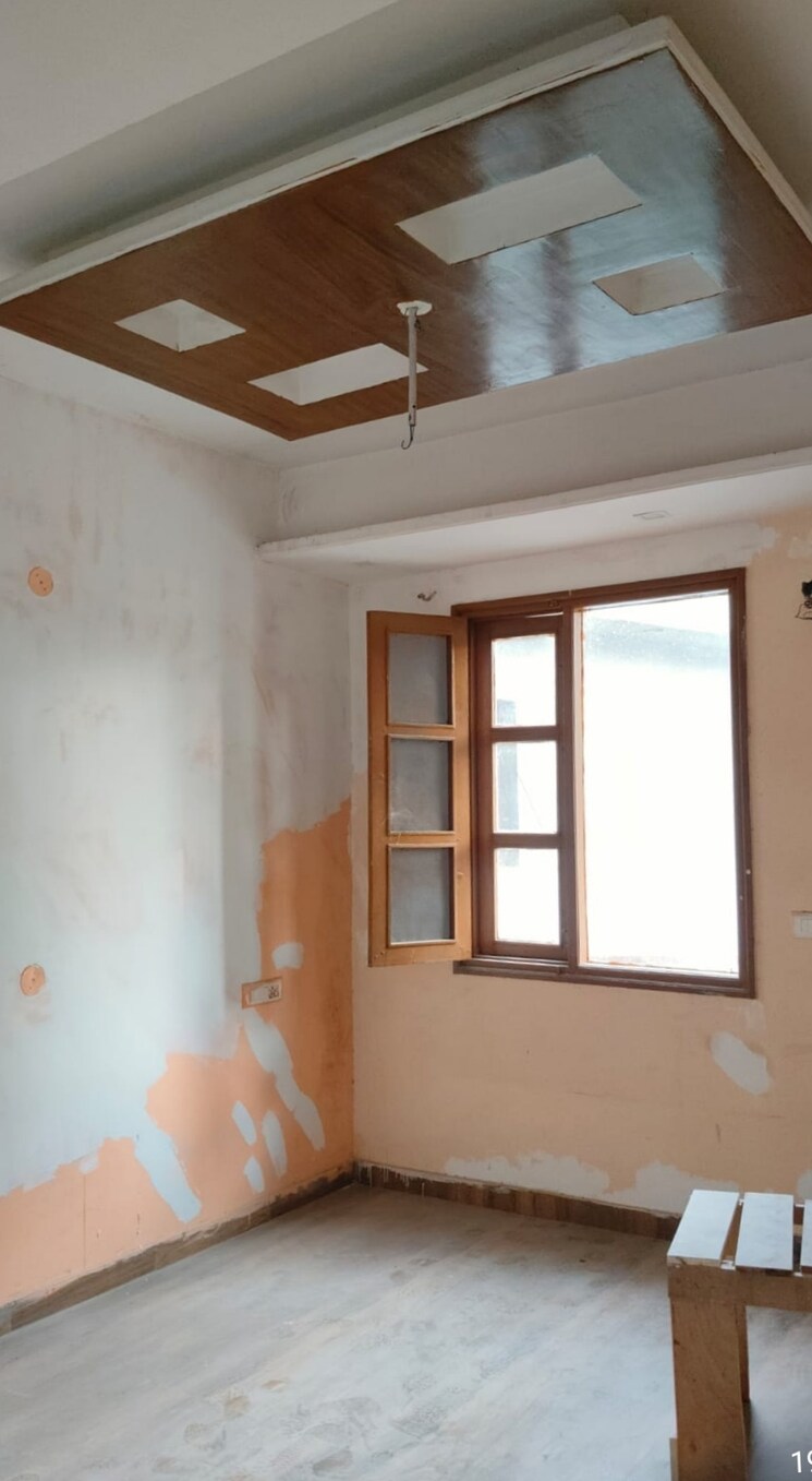 Room, ambala highway 4 Bedroom 200 Sq.Yd. Builder Floor In Ambala Highway Zirakpur 8119394