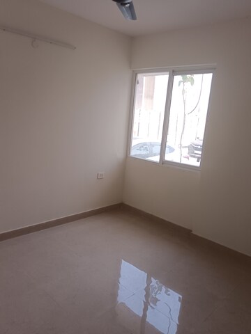 Room in 2 BHK Apartment at Signature Orchard Avenue 2, Sector 93 – for Rent