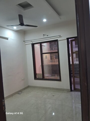 Room in 3 BHK Builder Floor at Motiaz Royal Citi, Ambala Highway – for Rent