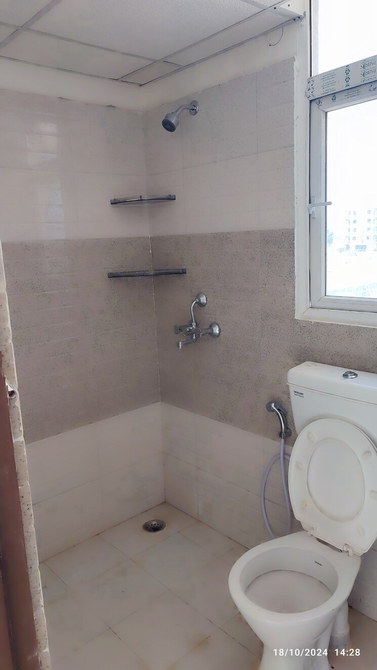 Bathroom, signature-orchard-avenue-2 2 Bedroom 674 Sq.Ft. Apartment In Sector 93 Gurgaon 8119442