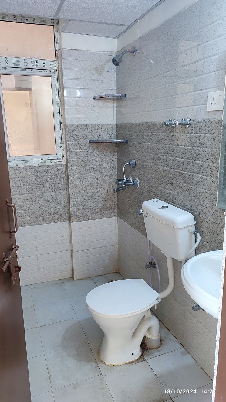 Bathroom, signature-orchard-avenue-2 2 Bedroom 674 Sq.Ft. Apartment In Sector 93 Gurgaon 8119442