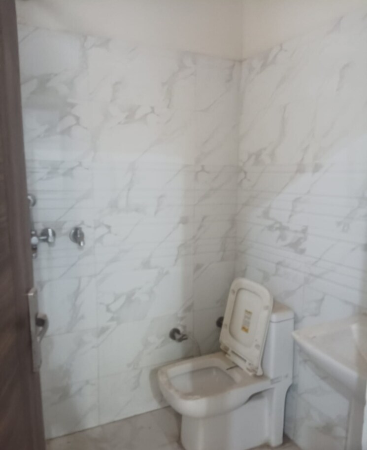 Bathroom, ambala highway 3 Bedroom 900 Sq.Ft. Builder Floor In Ambala Highway Zirakpur 8119431