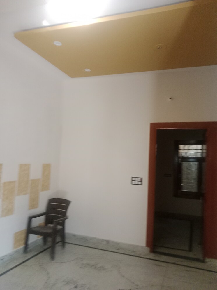 Room, yashoda kunj 3 Bedroom 102 Sq.Yd. Independent House In Yashoda Kunj  Meerut 8119460