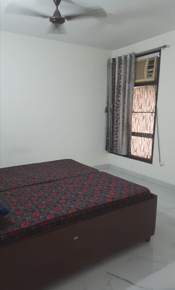 Bedroom in 3 BHK Builder Floor at Vip Road – for Rent
