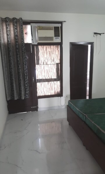 Room in 3 BHK Builder Floor at Vip Road – for Rent