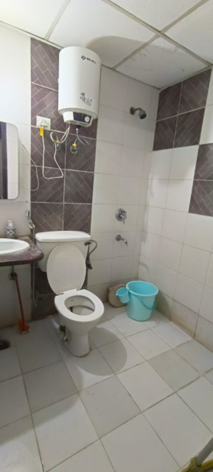 Attached Bathroom, supertech-livingston 2.5 Bedroom 1320 Sq.Ft. Apartment In Sain Vihar Ghaziabad 8119486