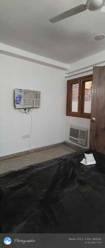 Room in 1 BHK Builder Floor at Sector 23 – for Rent