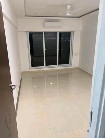 Room in 2 BHK Apartment at Rajesh Raj Infinia, Malad West – for Rent