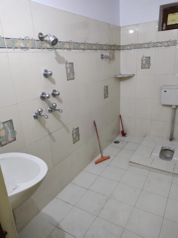 Bathroom in 3 BHK Builder Floor at Indira Nagar – for Rent