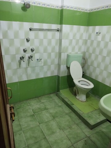 Bathroom in 3 BHK Builder Floor at Indira Nagar – for Rent