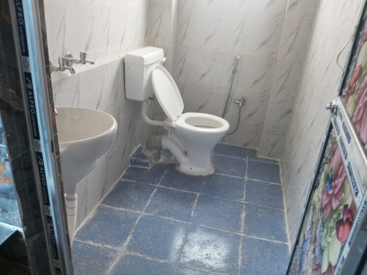 Bathroom, dhakuria 2 Bedroom 700 Sq.Ft. Apartment In Dhakuria Kolkata 8119565