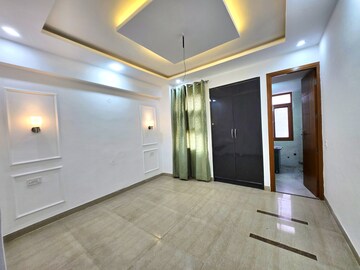 Room in 3.5 BHK Apartment at Sector 20 – for Sale