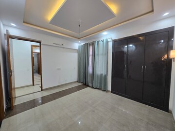 Room in 3.5 BHK Apartment at Sector 20 – for Sale