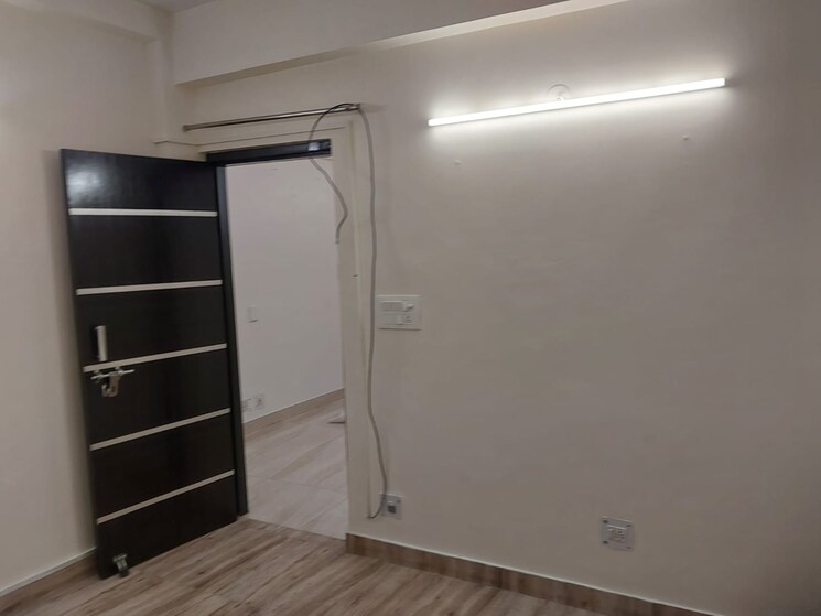 Room, new ashok nagar 2.5 Bedroom 1050 Sq.Ft. Apartment In New Ashok Nagar Delhi 8119556