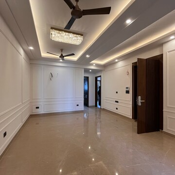 Room in 3 BHK Builder Floor at Anant Raj The Estate Residences, Sector 63a – for Rent