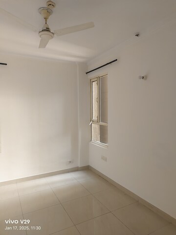 Room in 3 BHK Apartment at Ansal Sushant Estate, Sector 52 – for Rent