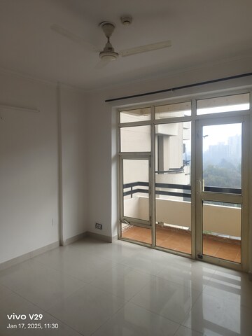 Room in 3 BHK Apartment at Ansal Sushant Estate, Sector 52 – for Rent