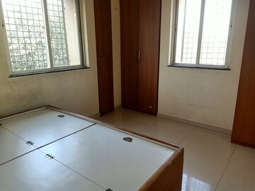 Room in 2 BHK Apartment at Tingre Nagar – for Rent