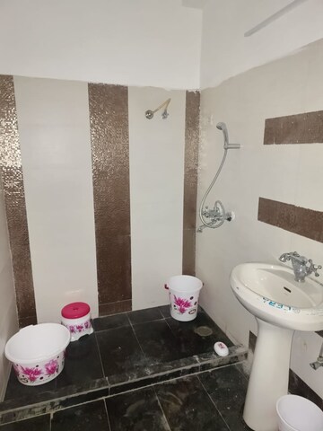 Bathroom in 3 BHK Apartment at Maxxus Elanza, International Airport Road – for Rent