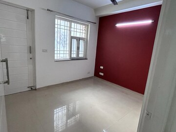 Room in 3 BHK Apartment at Orchid Petals, Sector 49 – for Rent