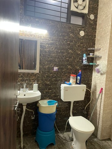 Master Bedroom in 2 BHK Builder Floor at Sector 40 – for Rent