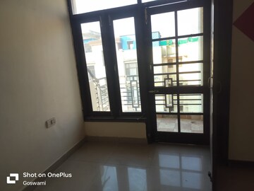 Room in 2 BHK Apartment at Vip Road – for Rent