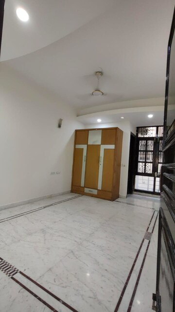 Room in 3 BHK Independent House at RWA Apartments Sector 39, Sector 39 – for Rent