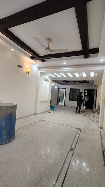 Parking in 3 BHK Independent House at RWA Apartments Sector 39, Sector 39 – for Rent