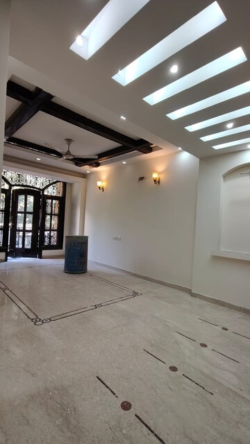 Room in 3 BHK Independent House at RWA Apartments Sector 39, Sector 39 – for Rent