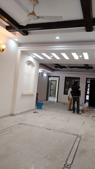 Building Lobby in 3 BHK Independent House at RWA Apartments Sector 39, Sector 39 – for Rent