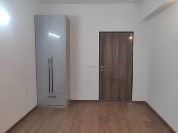 Room in 4 BHK Builder Floor at DLF Garden City Independent Floors, Sector 92 – for Rent