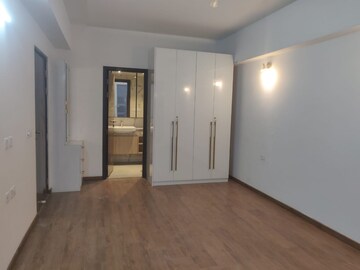 Room in 4 BHK Builder Floor at DLF Garden City Independent Floors, Sector 92 – for Rent