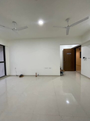 Room in 2 BHK Apartment at Lodha Splendora Platino, Ghodbunder Road – for Rent