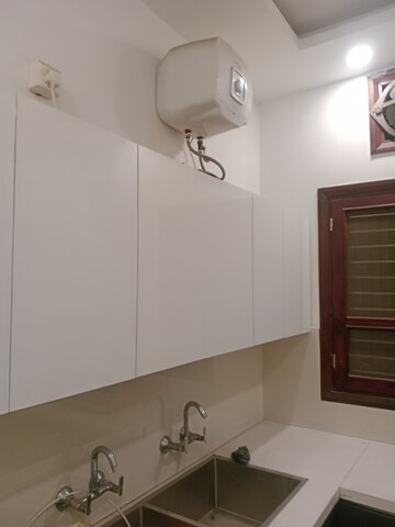 Room in 1.5 BHK Builder Floor at Ansals Sushant City – for Rent
