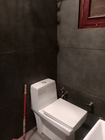 Attached Bathroom in 1.5 BHK Builder Floor at Ansals Sushant City – for Rent