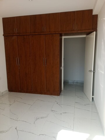 Room in 2.5 BHK Apartment at Mantri Lithos, Thanisandra – for Rent
