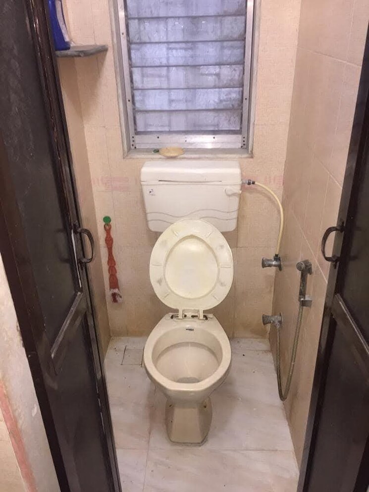 Bathroom, sheth-chopra-shanti-lifespaces-2 1 Bedroom 685 Sq.Ft. Apartment In Nalasopara East Palghar 8119753