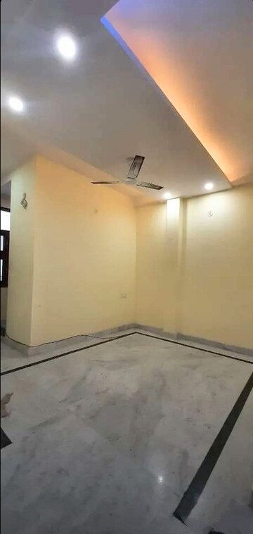 Room in 2 BHK Builder Floor at Lado Sarai – for Rent